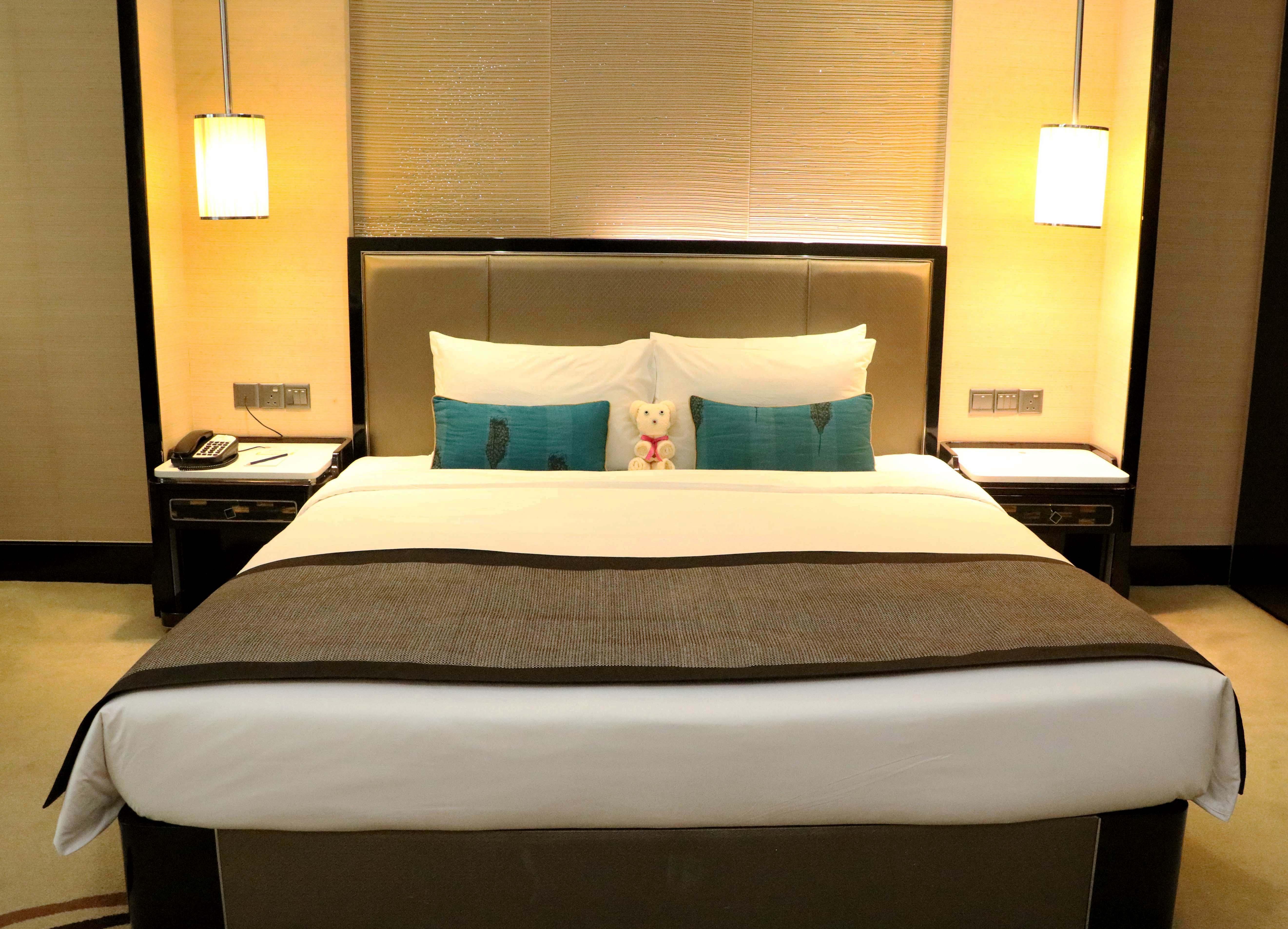 Pacific Regency Hotel Suites Kuala Lumpur Eksteriør billede A bed