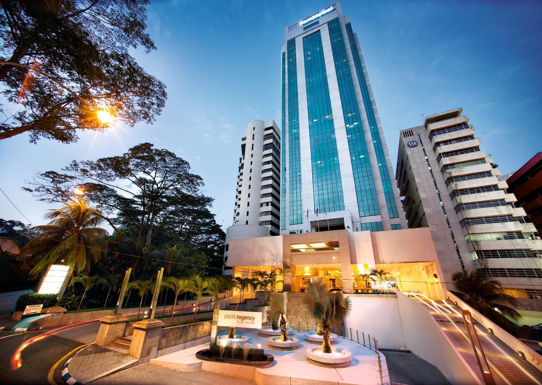 Pacific Regency Hotel Suites Kuala Lumpur Eksteriør billede The hotel at night