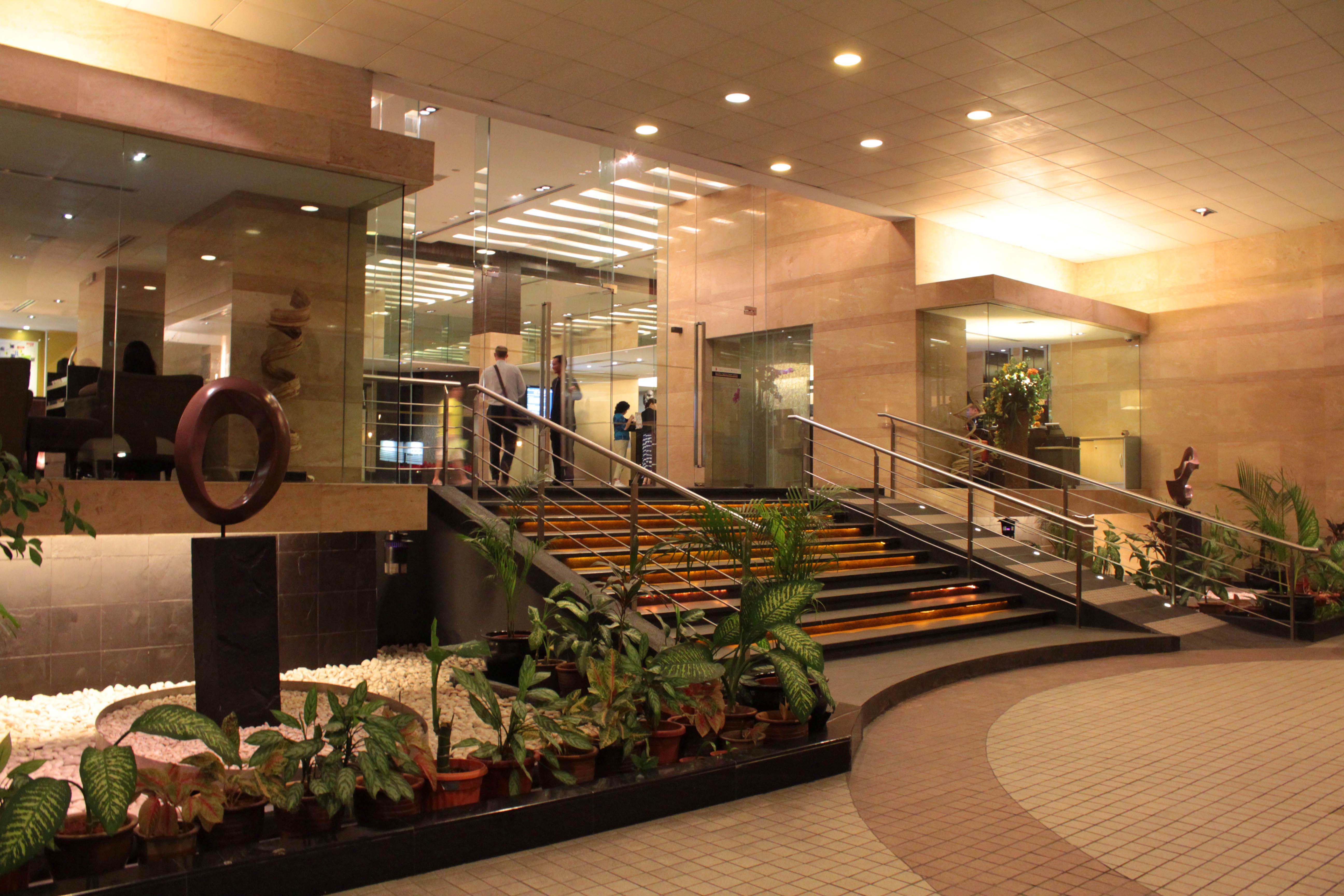 Pacific Regency Hotel Suites Kuala Lumpur Eksteriør billede The lobby of the hotel
