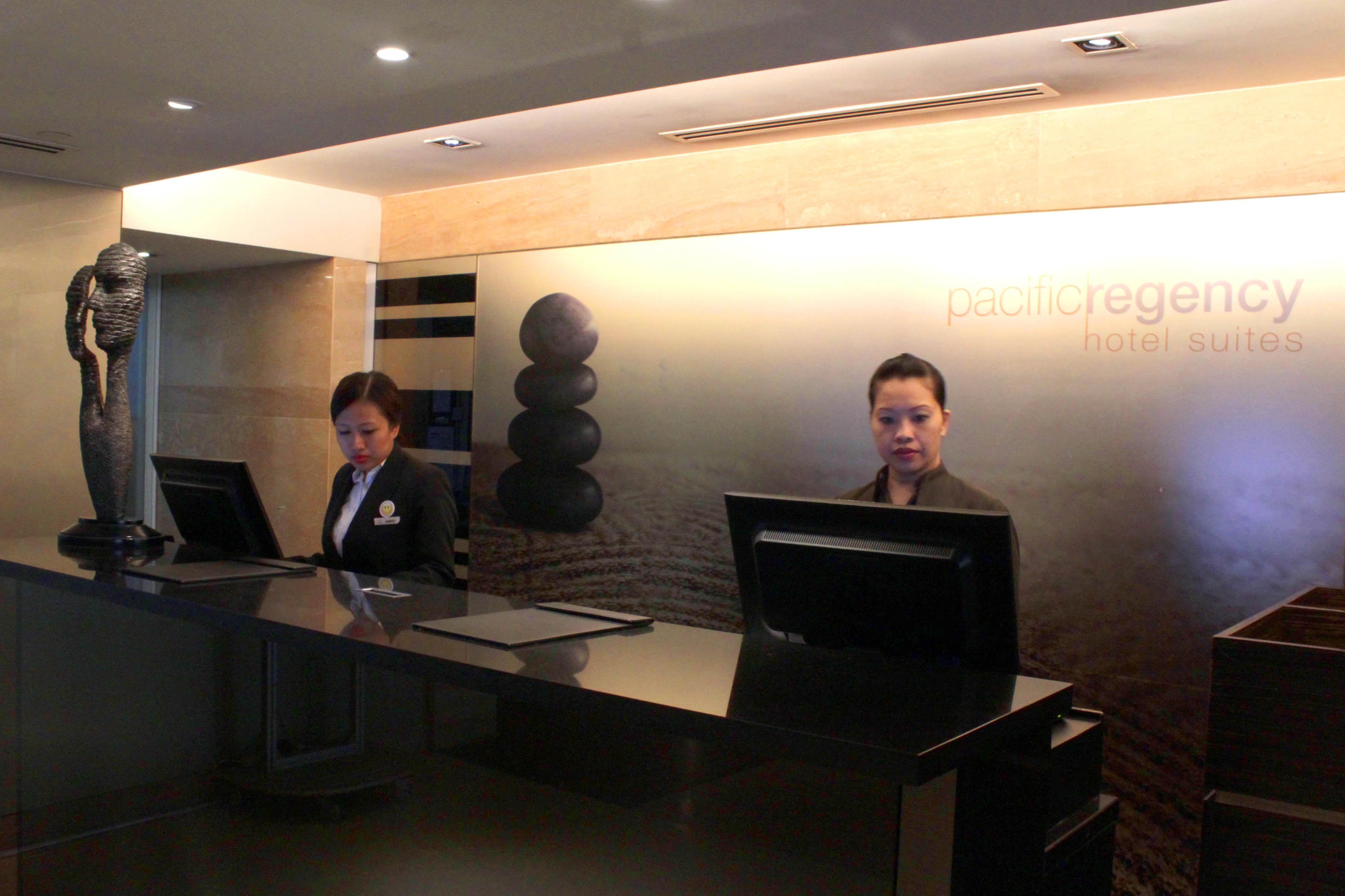 Pacific Regency Hotel Suites Kuala Lumpur Eksteriør billede Concierge at the lobby of the hotel